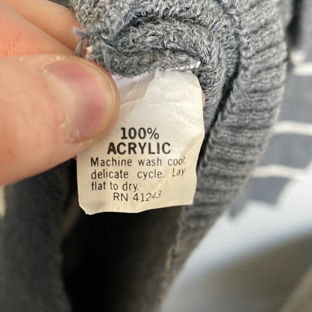 Sergio Valente men’s M Acrylic gray and white striped sweater prep old money